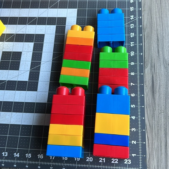 120+ MEGA BLOKS building brick toys 120+ pieces - Picture 8 of 8